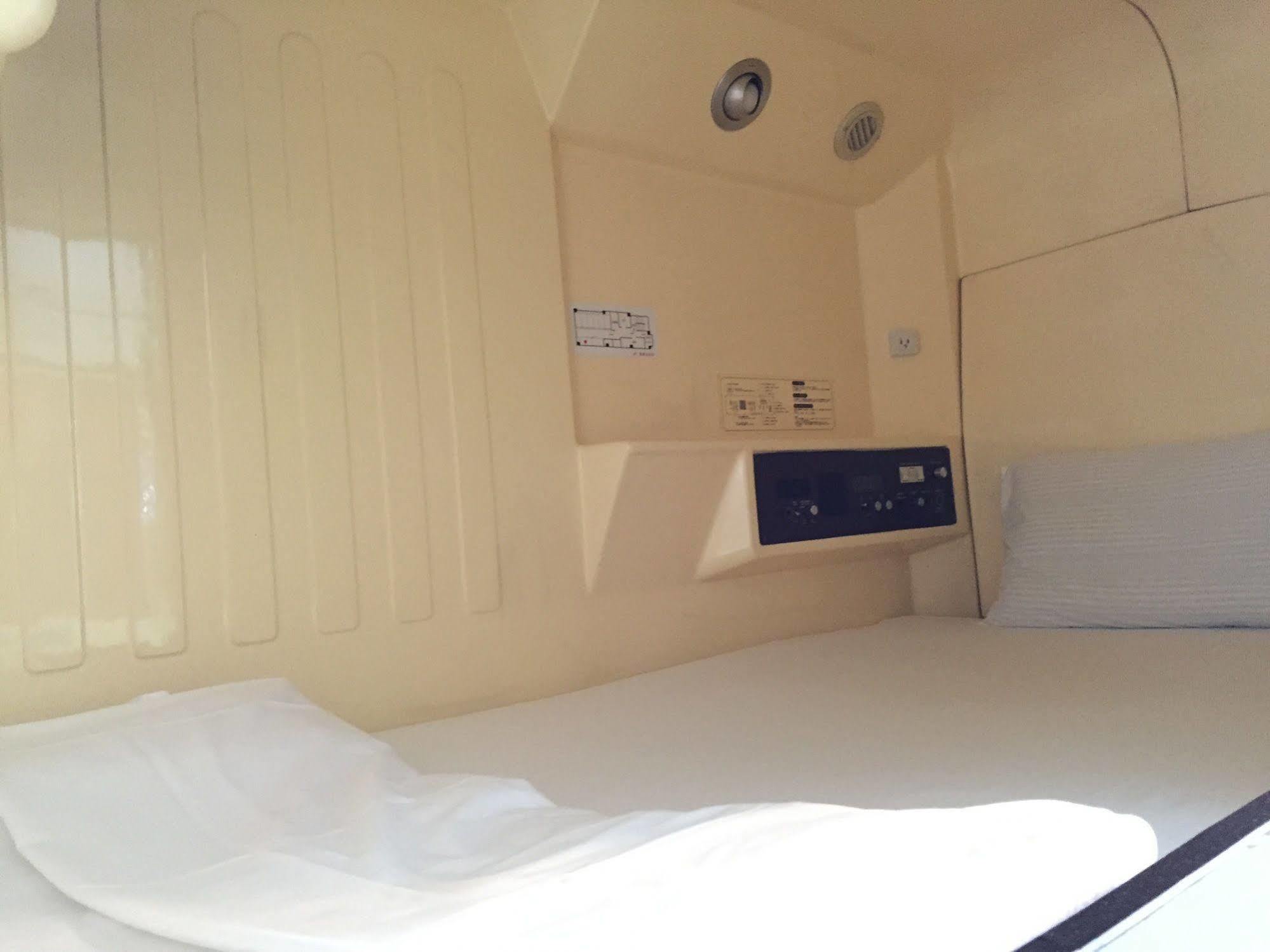 Male Only Capsule Inn Hamamatsucho - Vacation Stay 68799V Токио Экстерьер фото